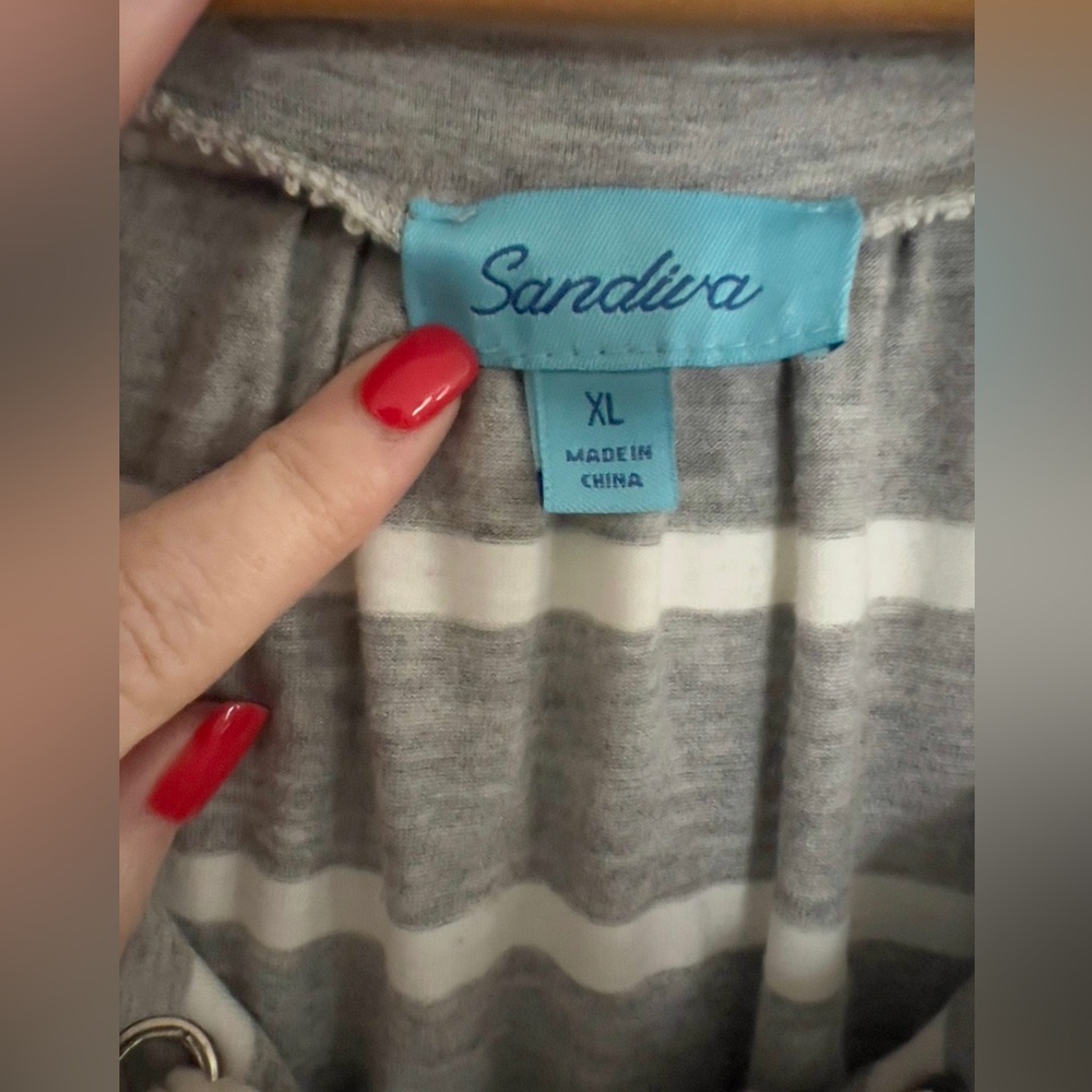 XL Swim cover up - Picture 2 of 2